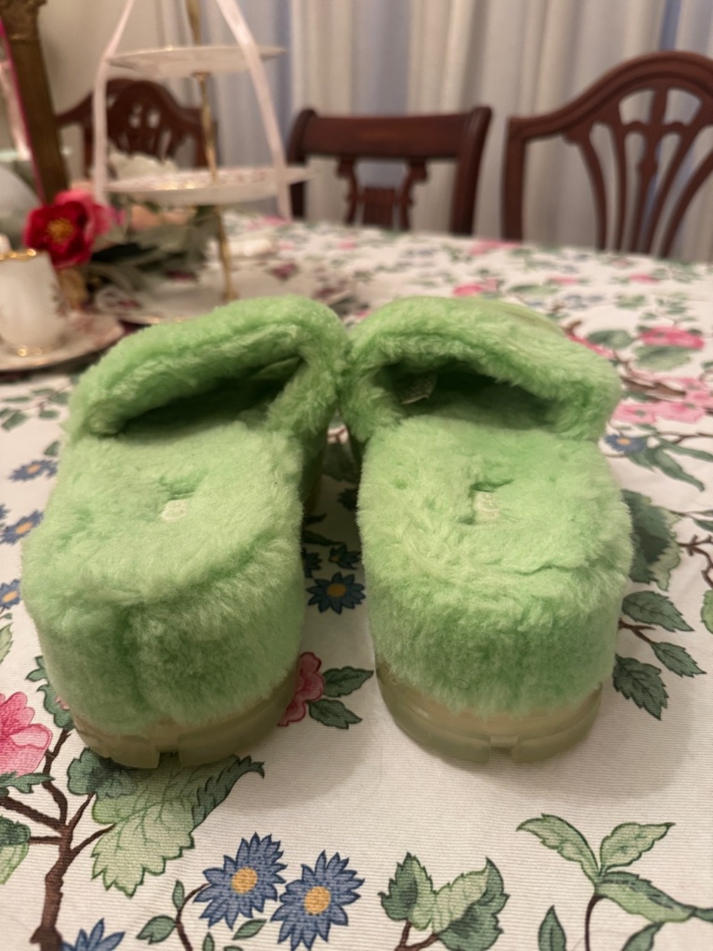 UGG Women's Fluffita platform slippers in parakeet green - Picture 8 of 9